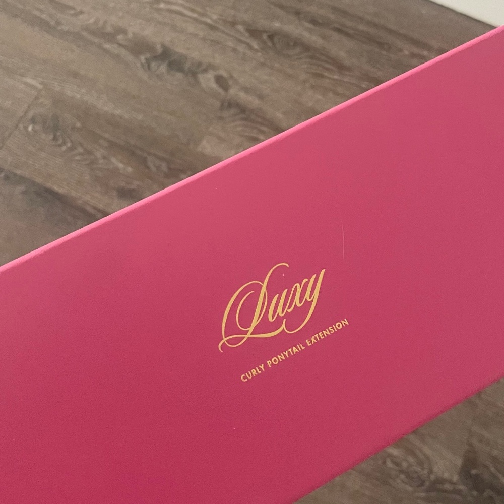 Luxy Dark brown curly ponytail extension